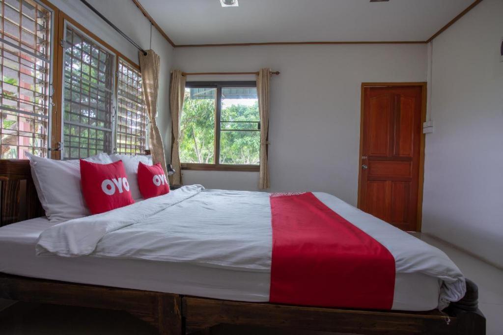 Oyo 909 Guiding Star Resort Chiang Mai Bagian luar foto